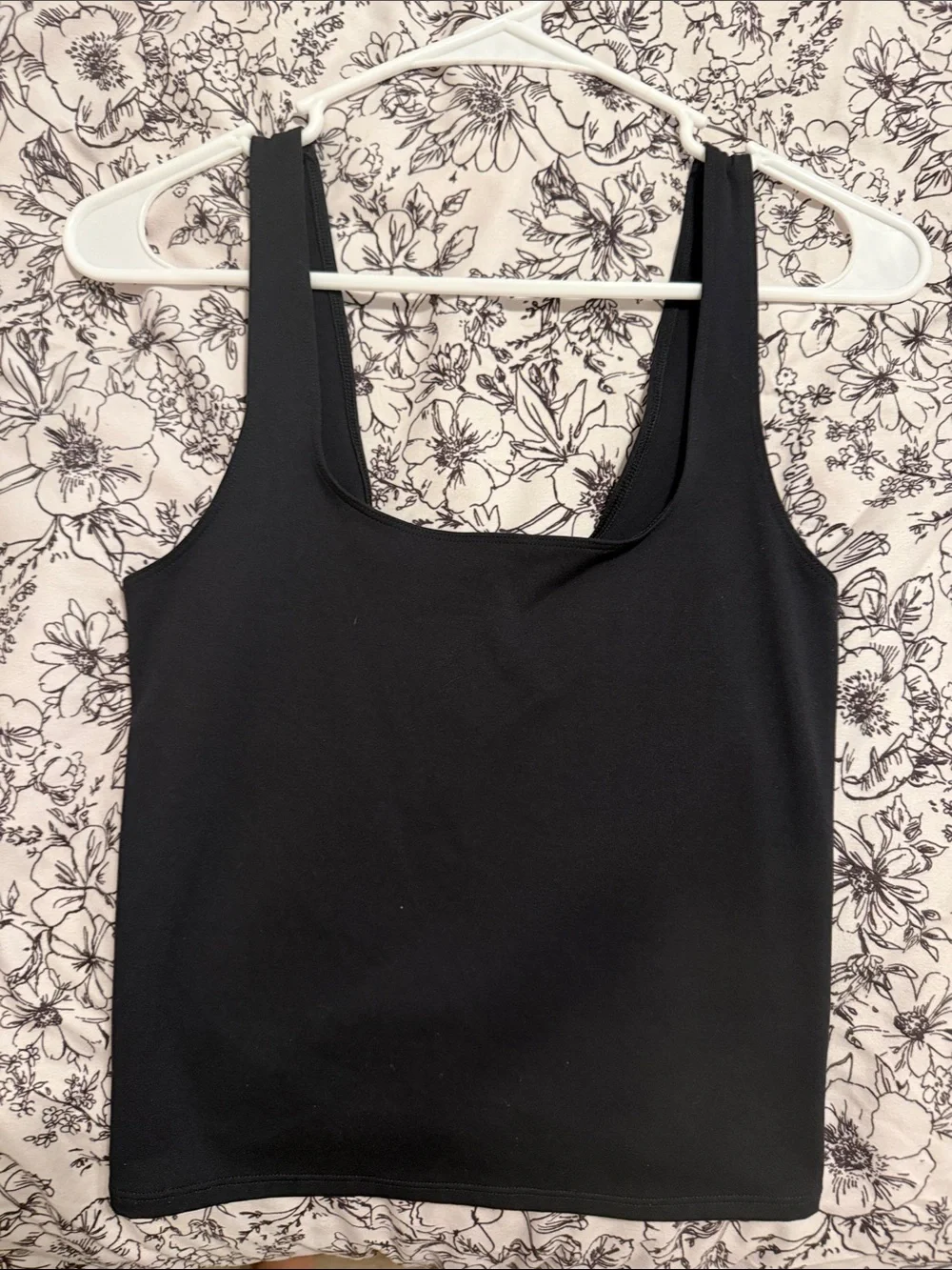 ALO Yoga Black Scoop-Neck Tank Top